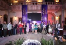 Samantha Smith entrega premio “Voces de mujer” en la capital