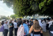 Estudiantes de la UIN se manifiestan contra su director; quieren que dimita