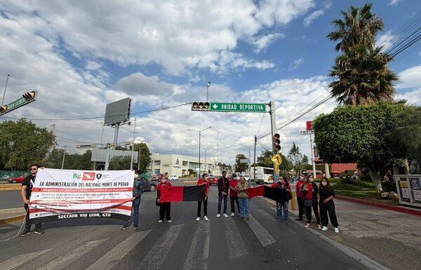 Protestan trabajadores del Monte de Piedad en León