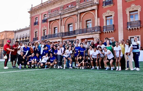 León se suma a activación social por las mujeres