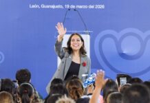 Entrega Libia Dennise apoyos con sentido social para familias guanajuatenses