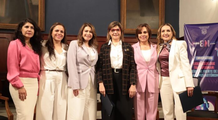 Comisionadas presidentas de organismos públicos participan en conversatorio