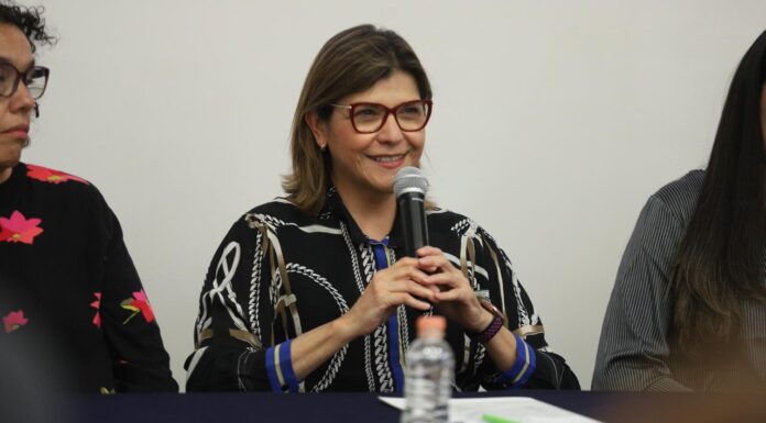 Académicas de UG impulsan diálogo sobre la economía de la productividad invisible