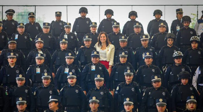 Entrega Ale Gutiérrez uniformes tácticos ergonómicos para mujeres en León
