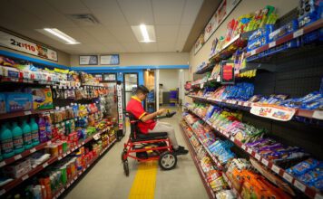 Inaugura Ale Gutiérrez primer Oxxo inclusivo de Guanajuato en León