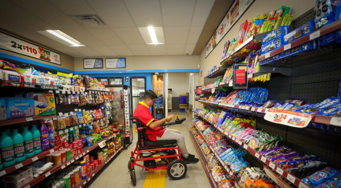 Inaugura Ale Gutiérrez primer Oxxo inclusivo de Guanajuato en León