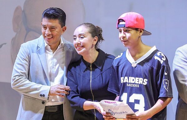 Leoneses cambian servicio comunitario por terminar sus estudios