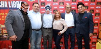 Presentan colección de libros sobre “Leyendas de la Lucha Libre”