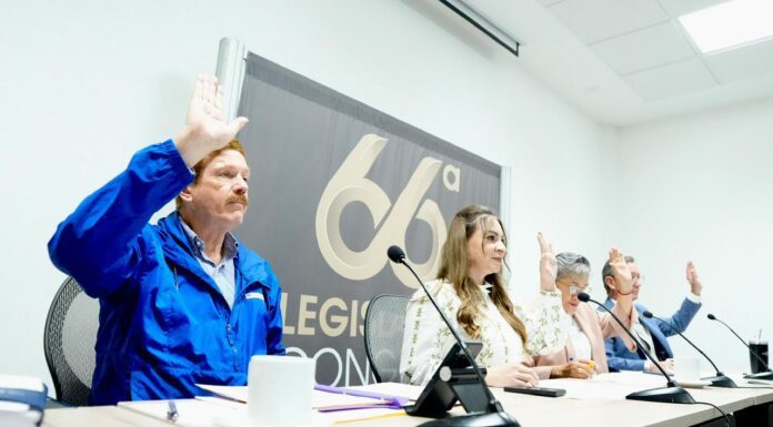 Aprueban diputados dictámen que regula uso de celulares en escuelas