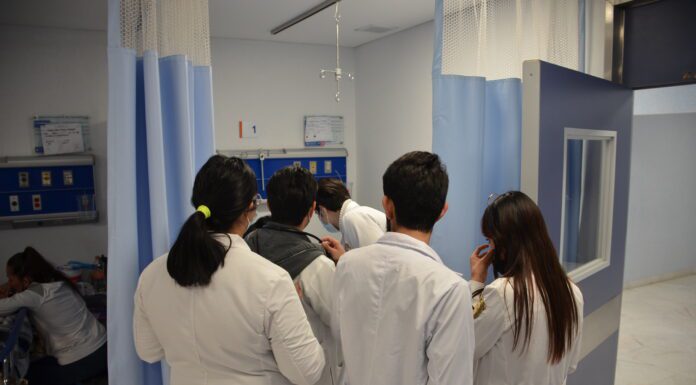 Secretaría de Salud mantiene vigilancia en establecimientos con “suero terapia”