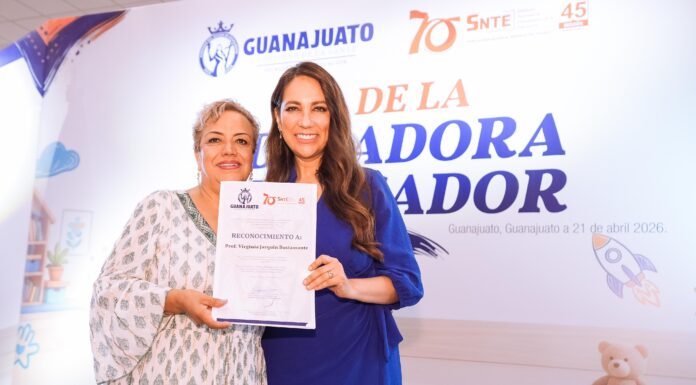 Reconoce Libia Dennise compromiso de maestras y maestros de Guanajuato
