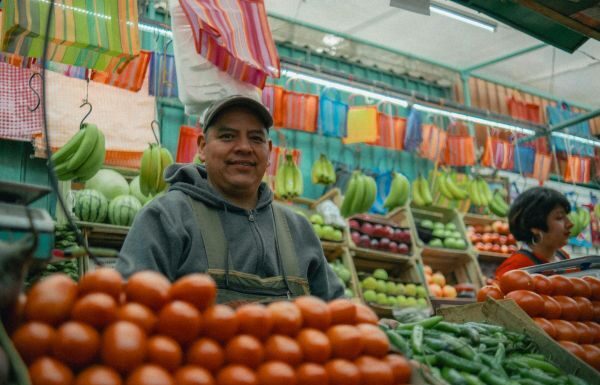 Consumidores pagan 3 veces más precio de jitomate de lo que recibe el campesino