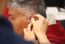 Entrega gobernadora Libia Dennise 623 aparatos auditivos