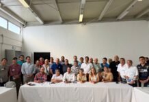 Se reúne Allan León con líderes de tianguis en el municipio