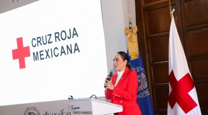 Samantha Smith da banderazo inicial a colecta para la Cruz Roja