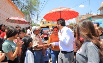 Acude César Prieto con vecinos de la comunidad de Valencia en Salamanca