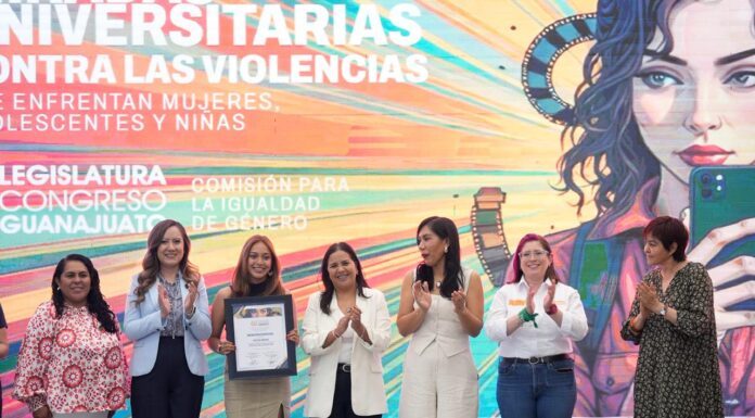 Premian diputados a ganadores de concurso de corto contra la violencia