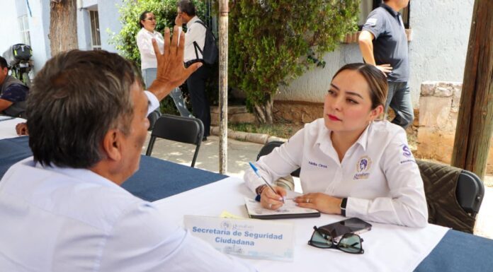 Samantha Smith en escucha activa para atender a ciudadanos en la capital