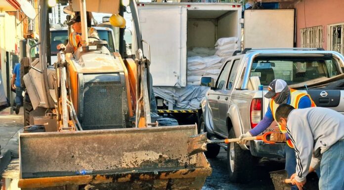 Realiza SAPAS labores de limpieza en algunas calles de Silao