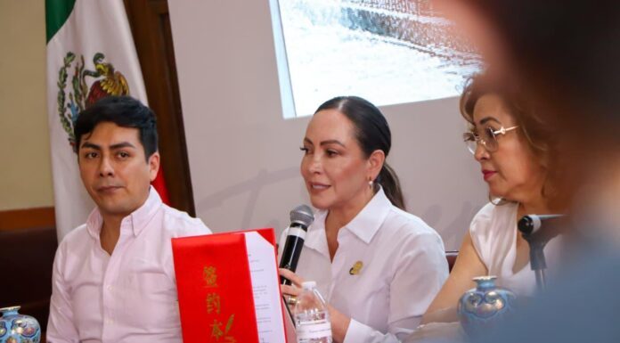 Samantha Smith ofrece informe de su gira por China