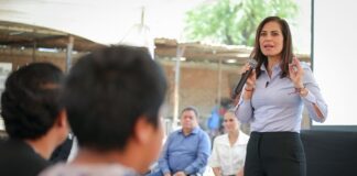 Con diálogo construye Ale Gutiérrez puentes con vecinos en San Juan de Abajo