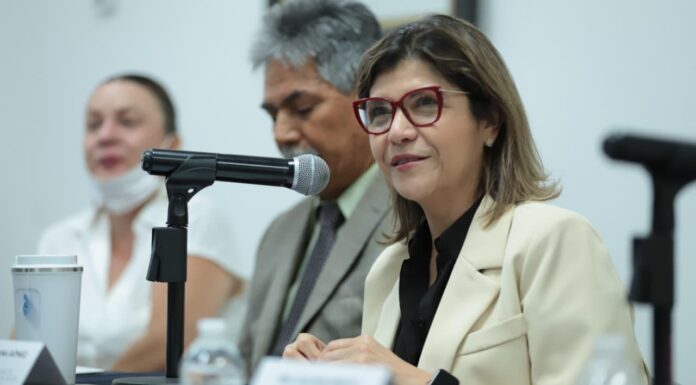Rectora General de UG ofrece charla sobre “Economía en Morado”