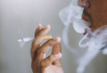 Freno de mano en la lucha contra el tabaco: México cumple reglas OMS, pero no bajan fumadores