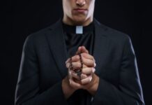 ¡Milagro! Sacerdote gana un auto en rifa que… él mismo organizó (VIDEO)
