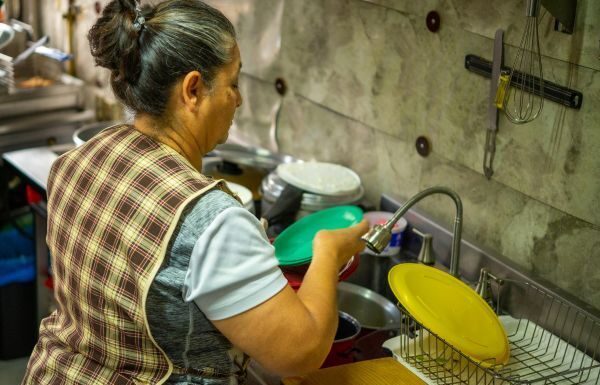 Trabajo doméstico no remunerado en México alcanzaría 8.4 billones de pesos