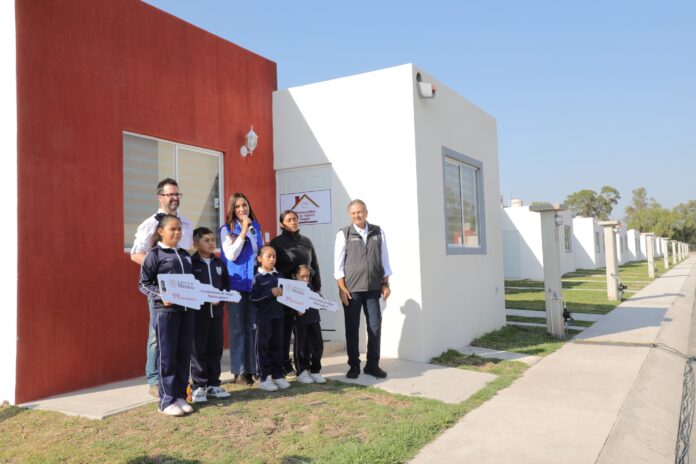 Entrega de Vivienda (4)
