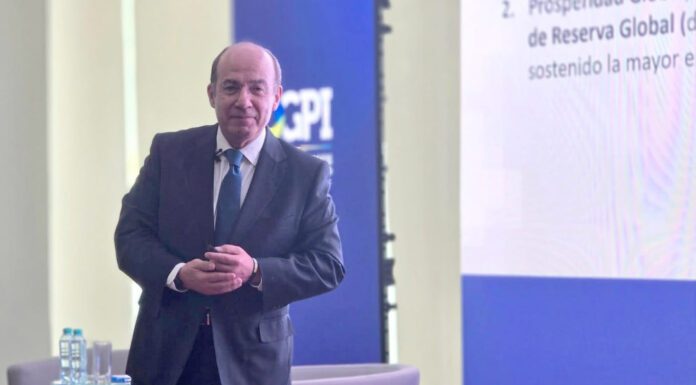 Puerto Interior un gran modelo económico nacional: Felipe Calderón