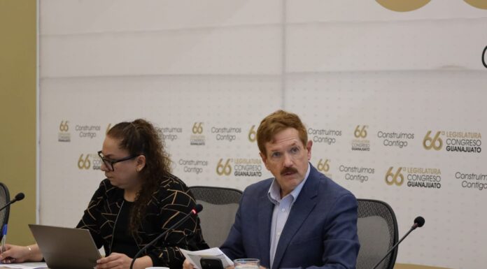 Analizan diputados abandono de ejercicio profesional en Guanajuato