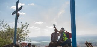 El corazón de piedra y fe: La Bajada de la Santa Cruz en San Miguel de Allende (Fotogalería)
