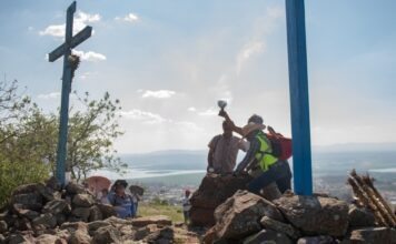 El corazón de piedra y fe: La Bajada de la Santa Cruz en San Miguel de Allende (Fotogalería)