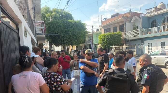 Van a buscar a propietario de agencia de viajes acusado de fraude… hasta su casa