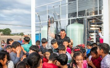 Mauricio Trejo empeñó su palabra en el Huazichal y cumple con obras sociales