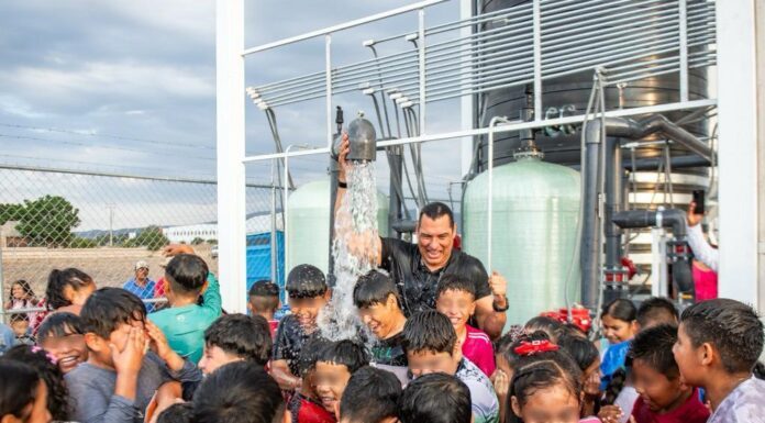 Mauricio Trejo empeñó su palabra en el Huazichal y cumple con obras sociales