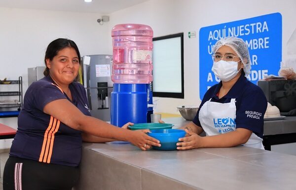 Comparte DIF León 650 raciones de alimento en zonas vulnerables
