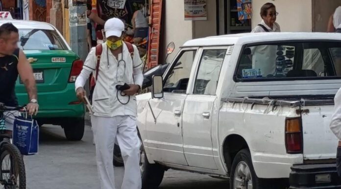 Acusan que presunto enfermero defrauda a abuelitos en Zona Piel