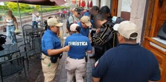Policía turística de la capital realiza operativo sorpresa entre estudiantinas