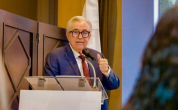 Acude Rocha Moya a entrevista ante FGR; “creo en las instituciones”, dice