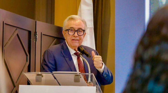 Acude Rocha Moya a entrevista ante FGR; “creo en las instituciones”, dice