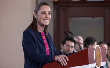 Que Johnson se quede en los temas bilaterales y respete nuestros asuntos internos: Sheinbaum
