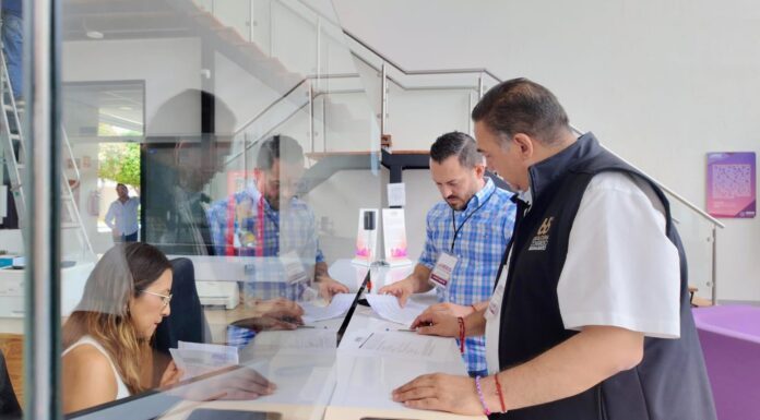 Denuncia Sergio Contreras a Ale Gutiérrez por promover su imagen