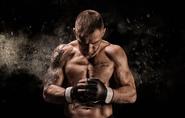 Ganan más en 15 minutos que un futbolista en un año: El oscuro secreto detrás de los millones de la UFC