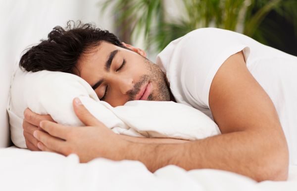 Esto le pasa a tu cerebro y tus hormonas, cuando decides dormir bien