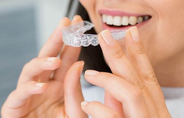 Más allá de lo invisible: la nueva era de los alineadores en belleza y salud dental