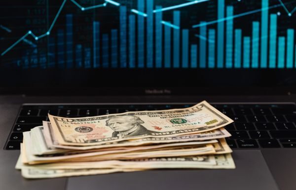 Departamento del Tesoro en EU pide a bancos evitar que indocumentados abran cuentas