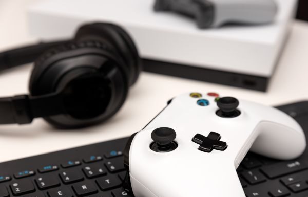 ¿Consola o portátil? La batalla definitiva por el control de tu tiempo libre
