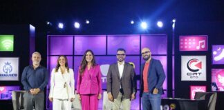 Dialoga Libia Dennise con mujeres sobre retos en varios roles sociales